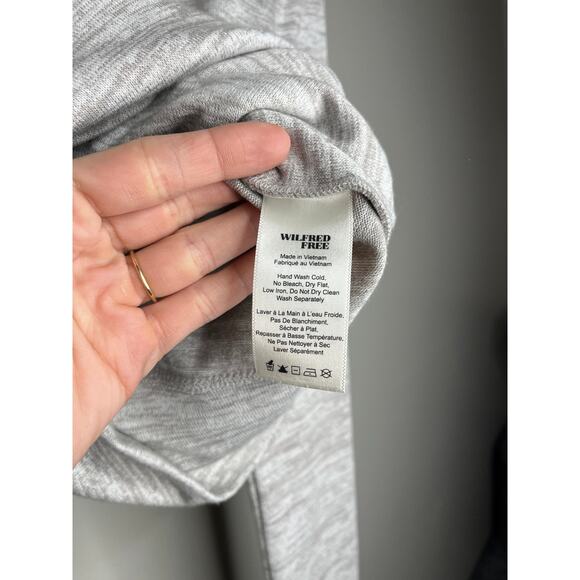 Aritzia Wilfred Free Bridgette V Neck Long Sleeve Cropped Blouse In Heather Gray - Picture 5 of 6